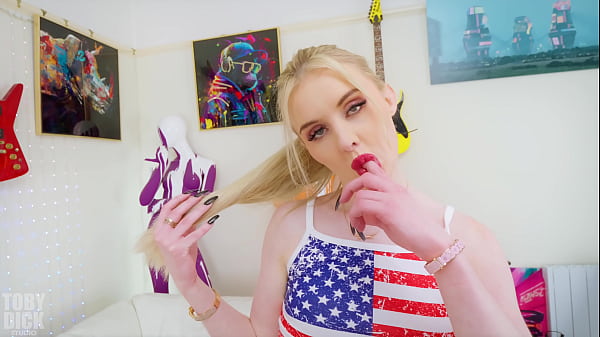 442 Maninilip (2025)IMDb Rating (6.5)  အဲလက်စ်ဟာ ဓာတ်ပုံဆရာလူငယ်လေးတစ်ယောက်ဖြစ်‌ပြီး သူ့အိမ်နီးချင်းလင်မယားရဲ့ အိပ်ခန်းထဲက ကိစ္စတွေကိုချောင်းမြောင်းကြည့်လေ့ရှိသလို ဇနီးဖြစ်သူ မာသာနဲ့လည်းတိတ်တိတ်ပုန်း ဇာတ်လမ်းဖြစ်နေပါတယ်။