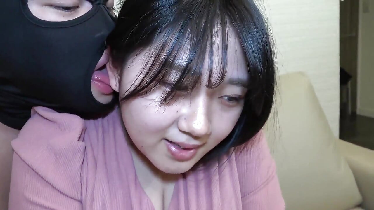 ‎တောင်ကြာပန်းတွေသောက်ပြီး အရုပ်မ